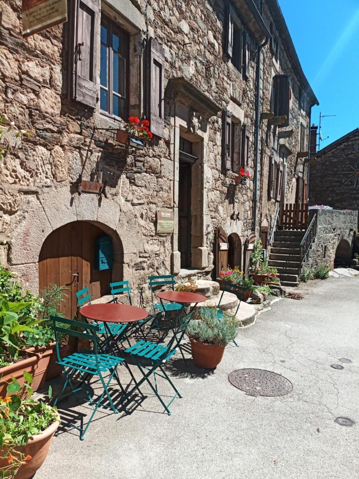 The Tavern Castelnau-Pegayrols Exterior photo
